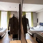 Heart Hotel